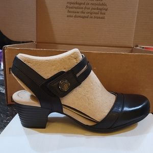 Clarks Women's Valarie Rally Pump 8.5